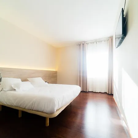 - Habitacions I Hotel