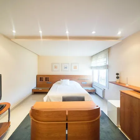 - Habitacions I Hotel El Pi de Sant Just
