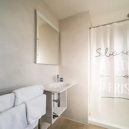 - Habitacions I Hotel El Pi de Sant Just